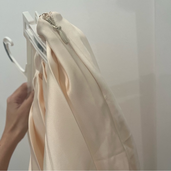 SOLD House of CB Ivory Pleated Satin Mini Skirt Emira size S - Picture 8 of 9